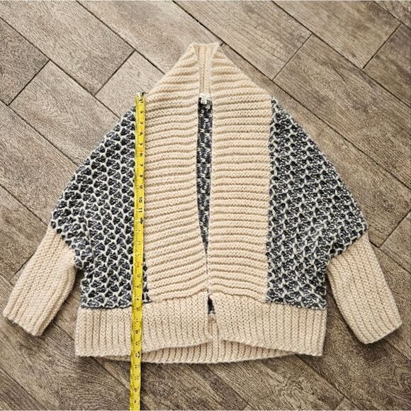 Simply Noelle Cozy Chunky Knit Two-tone Open Front Cardigan Sweater - Picture 3 of 11